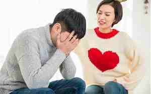 女生生气拉黑男友