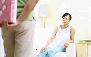 婚姻男人不关心不给钱