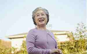 老奶奶笑了补充句子